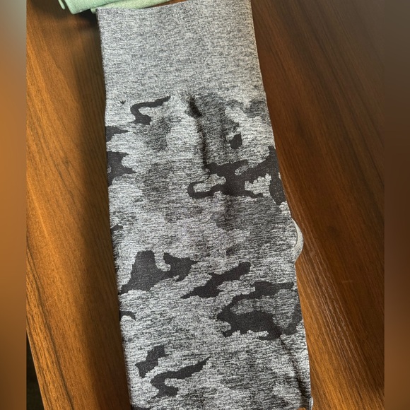 (Bundle) 5 pairs of Camo Seamless Leggings - Picture 10 of 16
